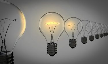 実際の電球を撃って破壊するエアガンシューティングが登場
