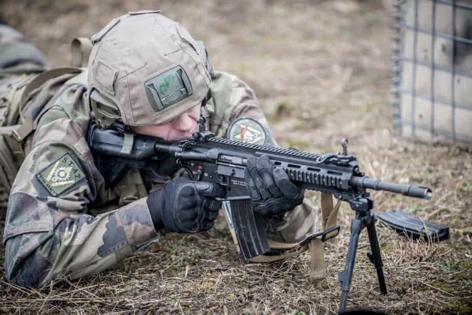 フランス陸軍はHK416F-Sのエアガンを使って訓練しています