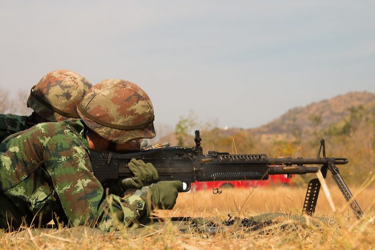 自動小銃と機関銃の違い