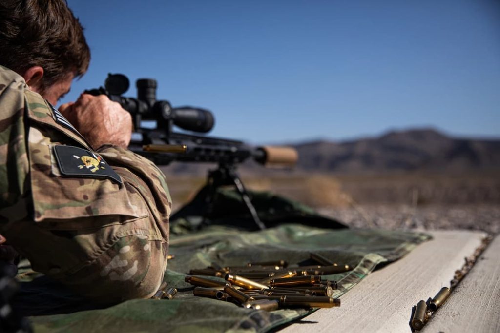 スナイパーライフルはなぜ、ボルトアクションが多いのか？│サバテク